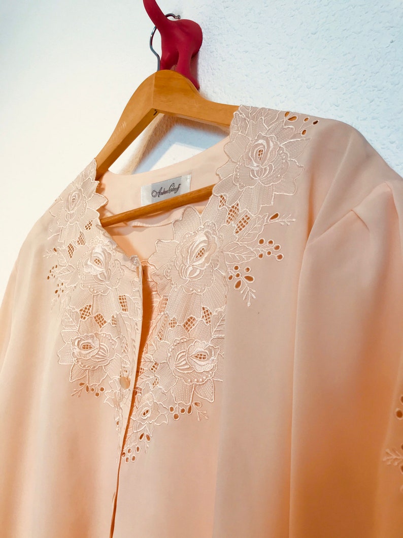 Cream peach vintage blouse Embroidered vintage blouse Size M-L Size U.K 14-16 statement collar blouse Romantic style blouse