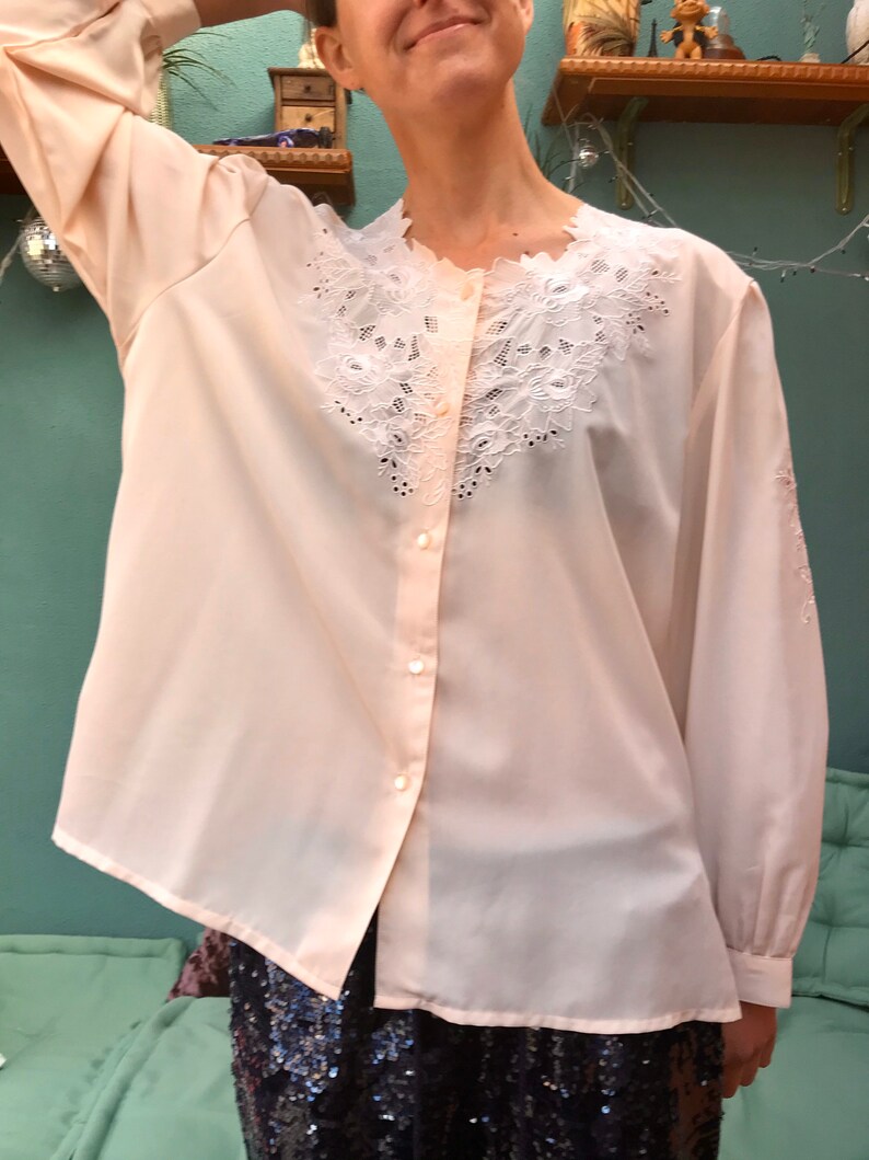 Cream peach vintage blouse Embroidered vintage blouse Size M-L Size U.K 14-16 statement collar blouse Romantic style blouse
