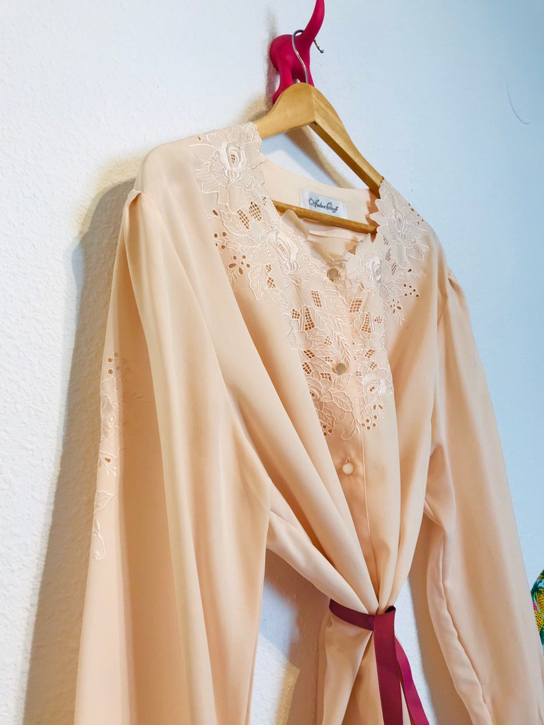 Cream peach vintage blouse Embroidered vintage blouse Size M-L Size U.K 14-16 statement collar blouse Romantic style blouse