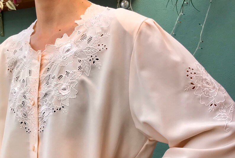 Cream peach vintage blouse Embroidered vintage blouse Size M-L Size U.K 14-16 statement collar blouse Romantic style blouse