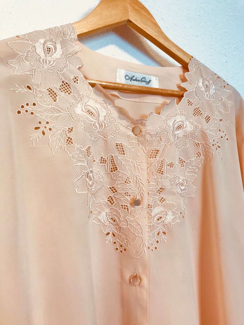 Cream peach vintage blouse Embroidered vintage blouse Size M-L Size U.K 14-16 statement collar blouse Romantic style blouse