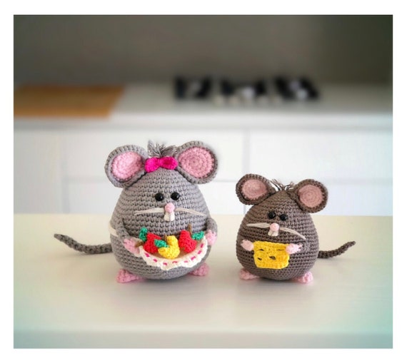 Agata Ratto and the little Topazio. Amigurumi Crochet Pattern.