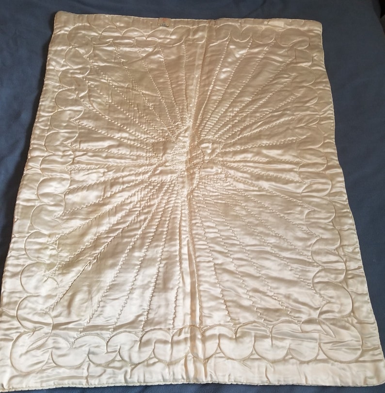 Beautiful Condition! Vintage Reversible Pink and White Satin BABY QUILT COMFORTER from 1950/'s