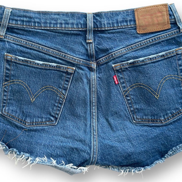 Vintage Levi's 501 JeanShorts button fly size W29 high waisted denim cut off shorts - vintage 90s Levi’s dark wash jean shorts size