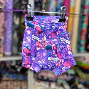 LISTO PARA ENVIAR // Bummies de 3 a 6 meses // Cintura alta // Cartas del Tarot // Bebé // Niño pequeño // Pantalones cortos // Bruja // Gato // Gatito // Naturaleza // Morado