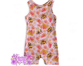 Ollie rompertje bijen en aardbeien || Eendelig || Romper || Jongens || Meisjes || Kinderen || Baby || Peuter || Bij || Bloemen || Lente || Roze