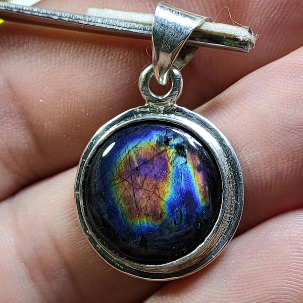 Spectrolite Pendant - Etsy