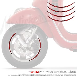 Op de afbeelding: Rode en zwarte velgrand stickers met de tekst "Limited Edition" voor een Vespa scooter. De stickers zijn ontworpen om op de velgrand te worden aangebracht.