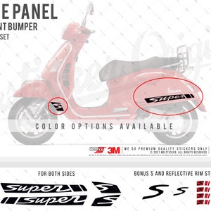 Könnte beinhalten: Ein Aufkleber-Set für einen Vespa-Roller. Das Set enthält einen "Super"-Aufkleber für die Seitenverkleidung und den vorderen Stoßfänger sowie Bonus "S"-Aufkleber und reflektierende Felgenaufkleber.