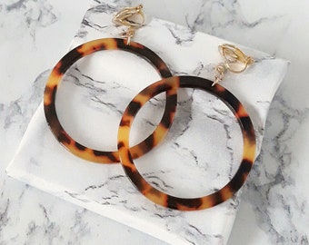 Clip on hoop earrings acrylic tortoise shell dangle leopard ring circle, ethnic jewel fashionable statement, non pierced earrings