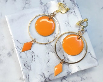 Clip on earrings dangle orange enamelled round sequin in kc gold color ring hoop, geometric ethnic jewel vintage statement boho