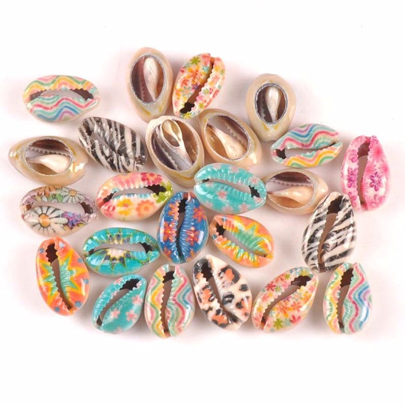 Hot sale wild coast cowrie shell accessories rainbow flower pendant simple design women jewelry