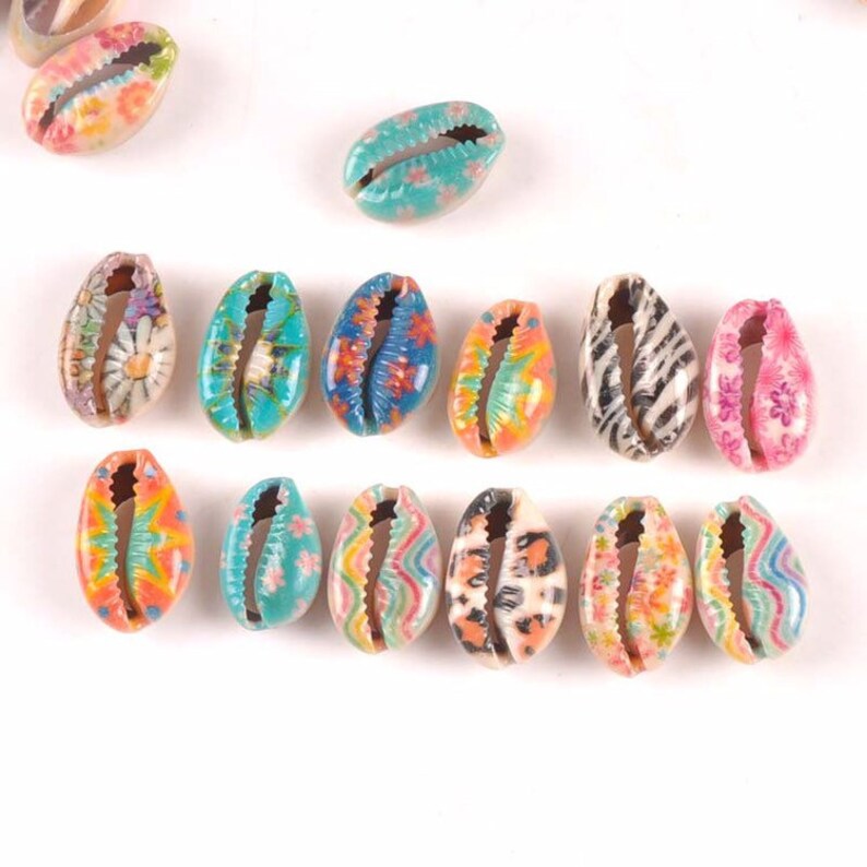 Hot sale wild coast cowrie shell accessories rainbow flower pendant simple design women jewelry
