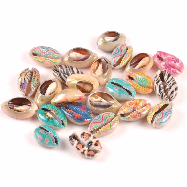 Hot sale wild coast cowrie shell accessories rainbow flower pendant simple design women jewelry