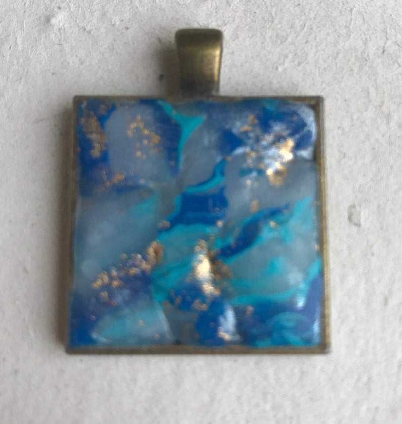 brons goud vierkant pendant hanger medaillon lange ketting van 100 cm ball chain of blauw aqua moederdag persoonlijk bericht St Tropez Bleu