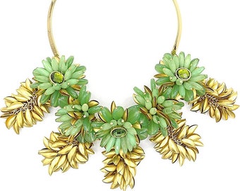 Golden green plastron necklace in Bakelite 50s