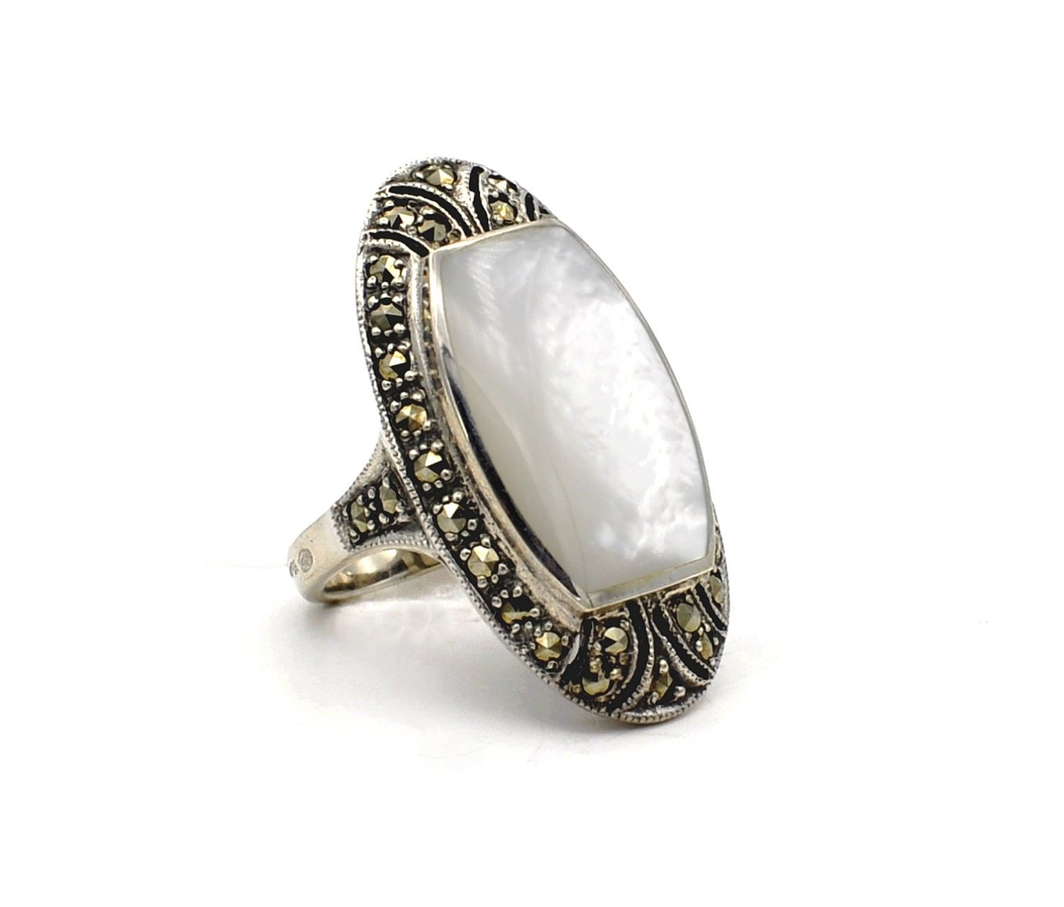 Bague Ancienne En Argent Avec Nacre Et Marcassites - Taille 57 - Occasion - Bijou Vintage