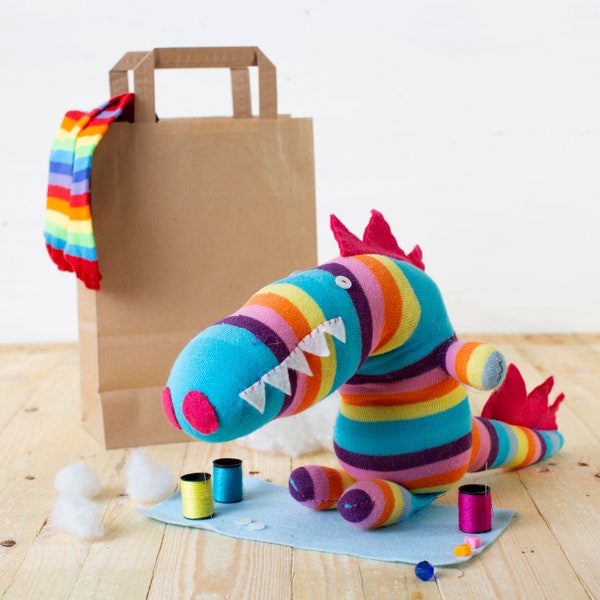 Sockosaurus Bastelset | Nähzeug | Bastelset für Kinder | Bastelpackungen für Erwachsene | Dinosaurier Geschenke