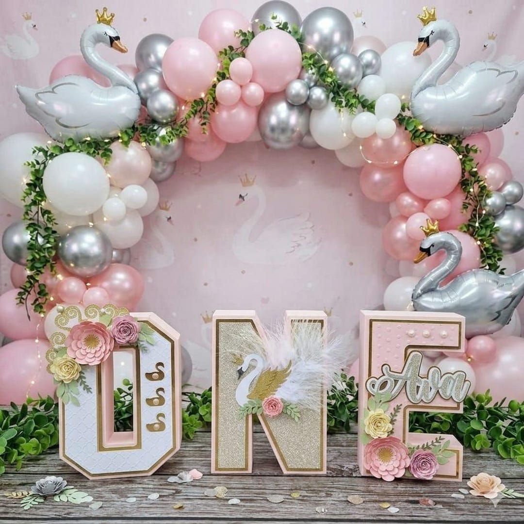 Hand getekende gouden alfabet Grunge gouden letters AZ geïsoleerd op