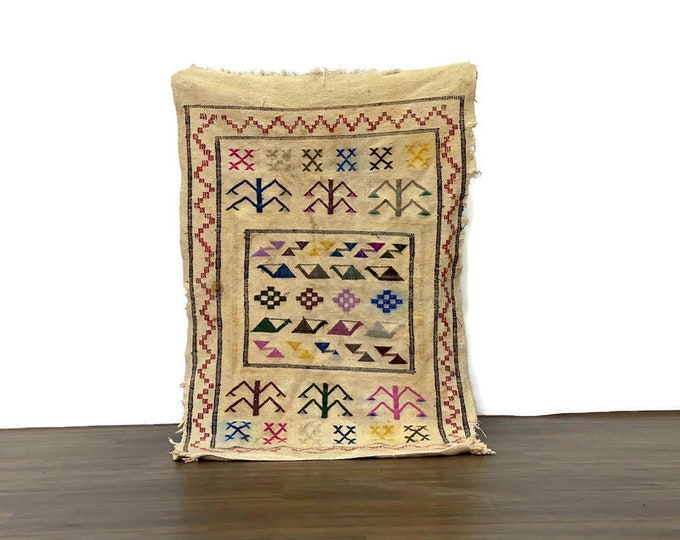 Vintage Berber Wool Rug: 4.4'x2.7' Moroccan Kilim, Boho Decor