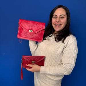 Conjunto de 2 bolsas, bolsa transversal feminina de couro marroquino com mini bolsa clutch de pulso, bolsa vermelha, bolsa de couro vermelho genuíno com tachas para mulheres, carteira vermelha
