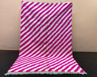 手織りブジャドモロッコラグ、ピンクの抽象的なウールラグ - Etsy 日本