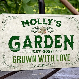 Personalized Garden Sign | Rustic Distressed Finish | 9 Custom Text options | Outdoor Garden Decor | Gift for Her | Mother's Day Gift