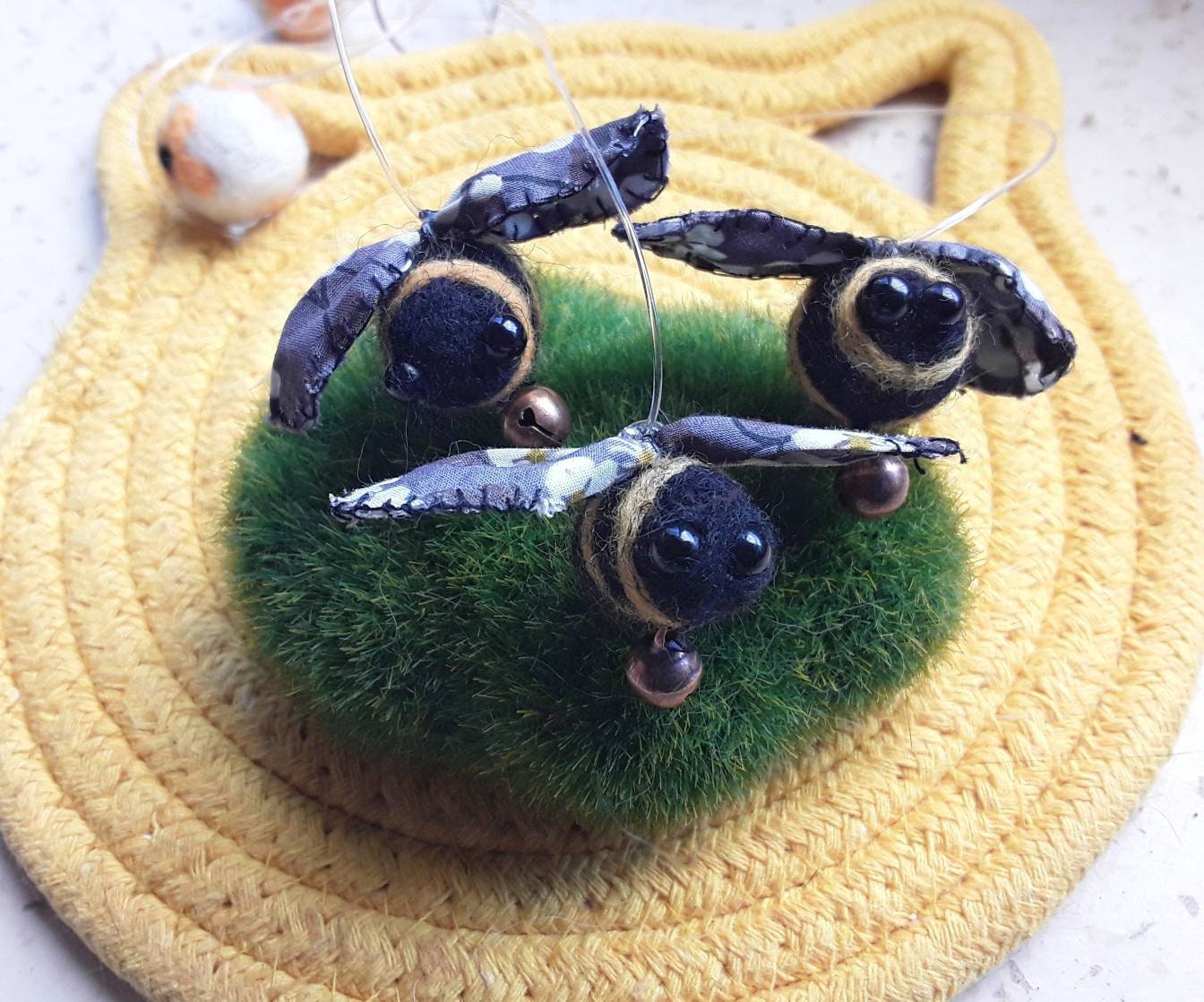 Mobile Abeilles en Laine Feutrée