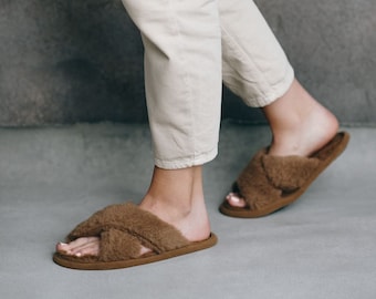 Fluffy slippers, luxurious fuzzy slippers for women and men, elegant house shoes