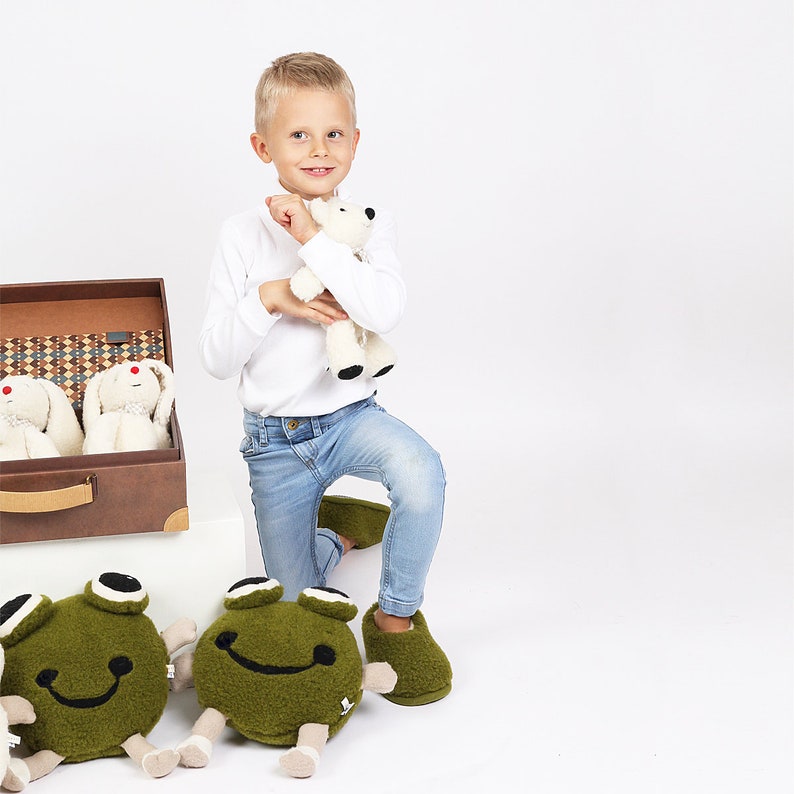 Great decoration for kids room Green frog Children/'s bed accessory Perfect gift for kids birthday Handmade Merino wool friend for kids