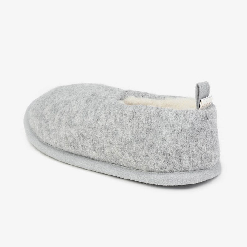 Grey house shoes from wool