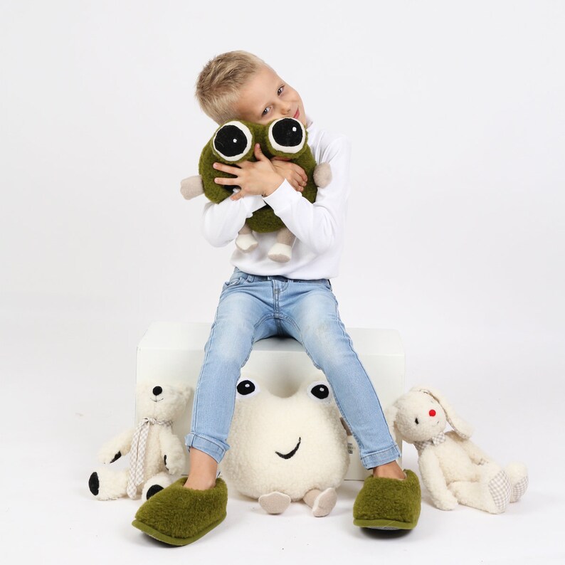 Great decoration for kids room Green frog Children/'s bed accessory Perfect gift for kids birthday Handmade Merino wool friend for kids