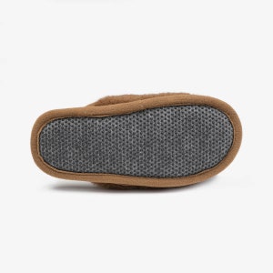 House shoes for women and men from wool. Highest quality house shoes from wool. House slippers for men and women. Merino wool house shoes for women and men.