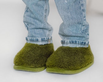 Children wool slippers, Playful green color home shoes for kids, Put on slippers with non-slip sole, Perfect for active kids