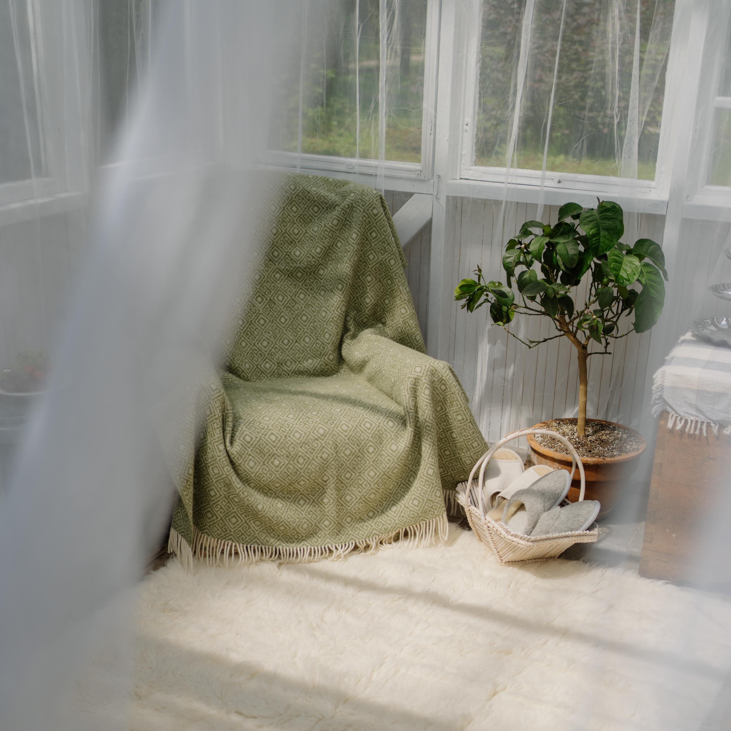 Wool Plaid with Sirtaki Pattern – Soft and Warm Blanket, Perfect Gift, Handmade in EU