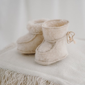 Merino wool baby booties, Beige color booties, Perfect gift for baby, Suitable for girls and boys, Great for the winter season