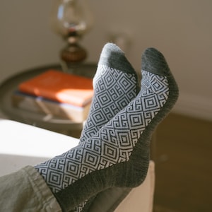 Grey Wool Socks with Sirtaki Pattern – Unisex, Comfortable, and Stylish