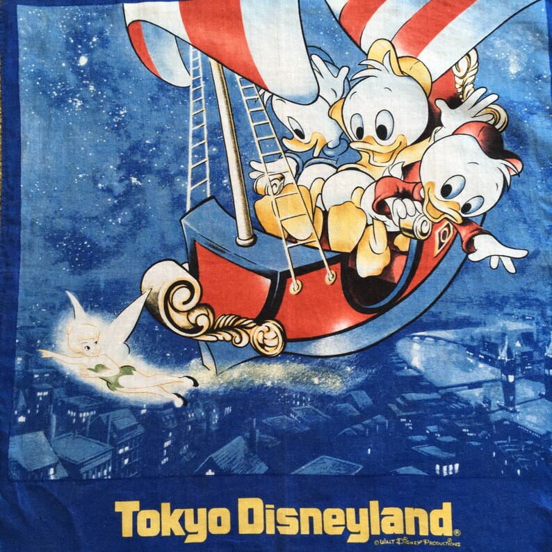 Vintage90s Donal Duck Family Handkerchief