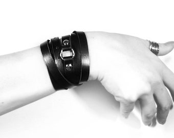 Läderarmband eller svart lädermanschettarmband