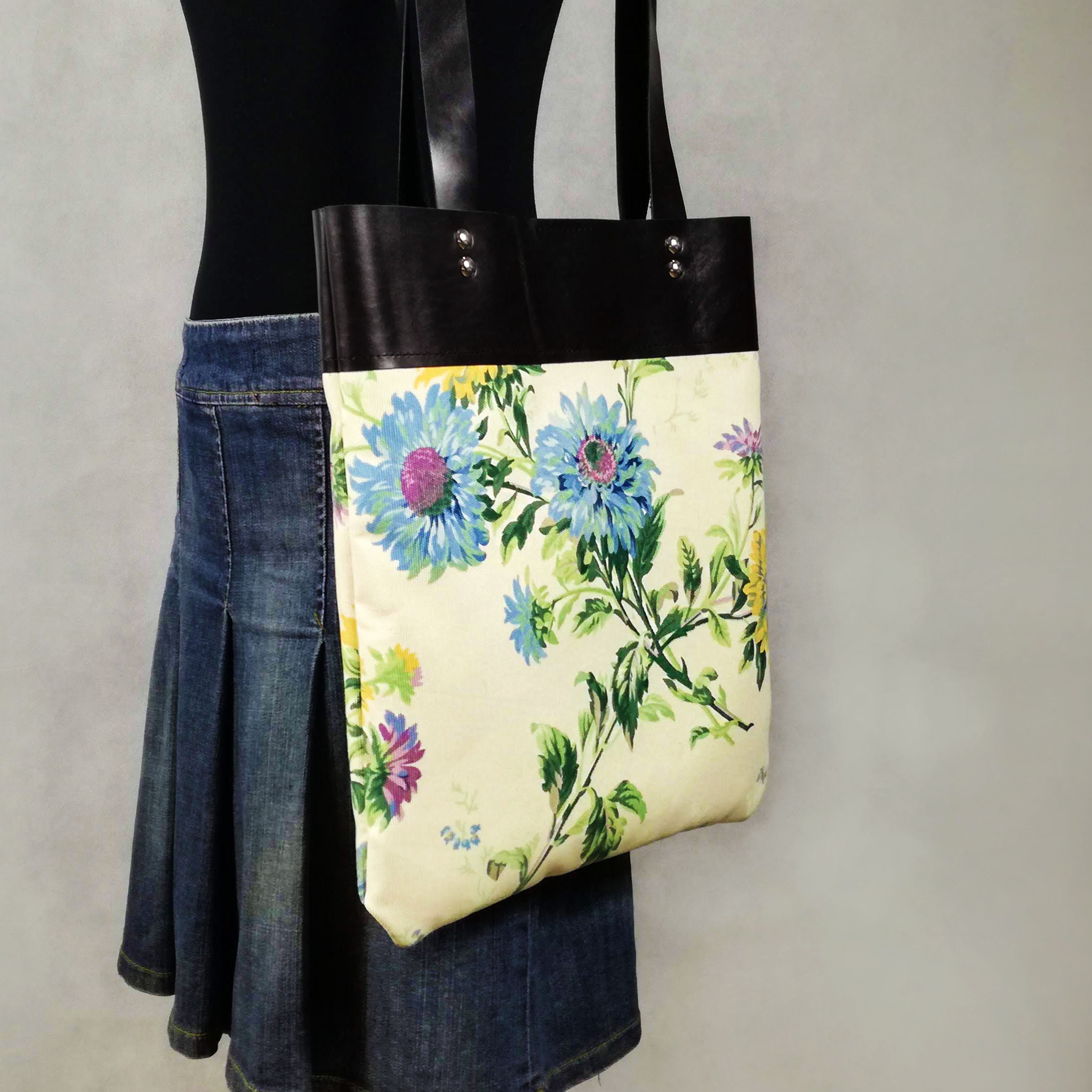 Varu Tote Bag Floral Print with leather base and straps