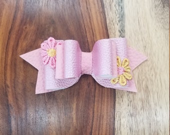 Daisy Faux Leather Bow, Daisy Bow, Pink Bow, Pink Faux Leather Bow, Toddler Bow, Girl's Hair Bow, Vegan Bow, Hair Bow, Pink Bow, Spring Bow