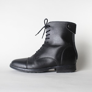 black military lace up boots / 37