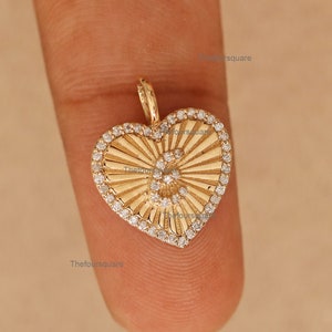 Pingente de coração canelado em ouro maciço 14k, pingente de letra de diamante, pingente inicial, pingente de alfabeto, pingente personalizado, pingente de letra E
