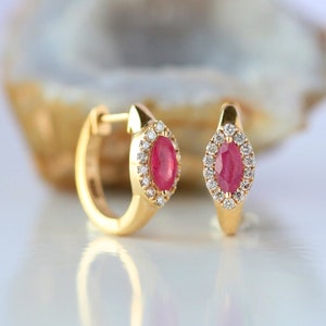 Solide 14k Gelbgold Edelstein Huggie Creolen, echte Marquise Rubin Ohrring, Naturdiamanten Halo Huggie Creolen, feiner Geschenkschmuck