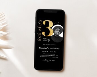 Può includere: Un invito di compleanno nero e dorato sullo schermo di uno smartphone. L'invito recita "Look who's 30. Thirty.  Join us for the celebration.  Djontatan's 30th birthday.  July 18 at 1:00 PM.  The Golden Mile, 14000 Biscayne Blvd.  Miami Beach, FL 33181.  Please RSVP by July 10th.  We are waiting for you."