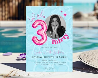 Faire-part 30e anniversaire au bord de la piscine pour son ballon rose 30e anniversaire d'invitation modifiable avec photo Invitation numérique pour fête d'anniversaire adulte