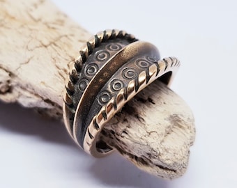 Bague de guerriers lettons en bronze - Bague en bronze faite à la main avec symboles païens - Bague pour hommes et femmes - Bague Viking