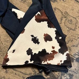 Aus weichem Jersey mit Kuh Muster