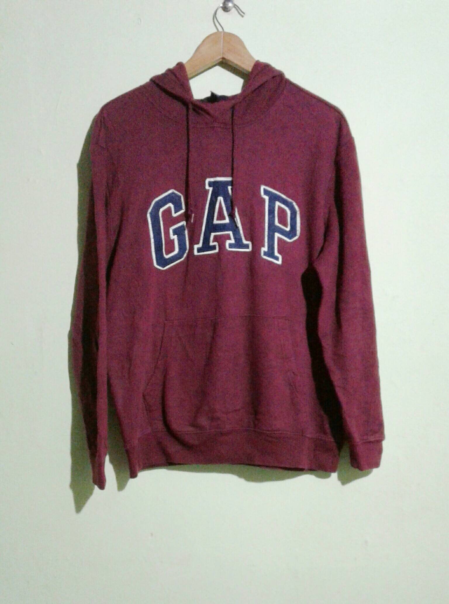 maroon gap hoodie