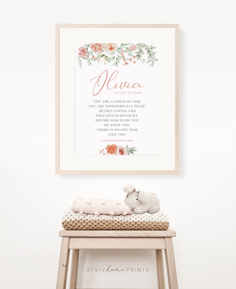 Puede incluir: Un cuadro enmarcado con detalles florales en acuarela en tonos rosa y verde, con el nombre Olivia Grace Watson y el texto religioso: You are a child of God. You are wonderfully made, dearly loved, and precious in His sight. Before God made you He knew you. There is no one else like you! Baptized March 28, 2022.